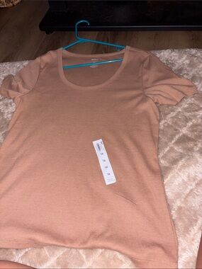 Ribbed Scoop Neck Short Sleeve Top in Dusty Peach
